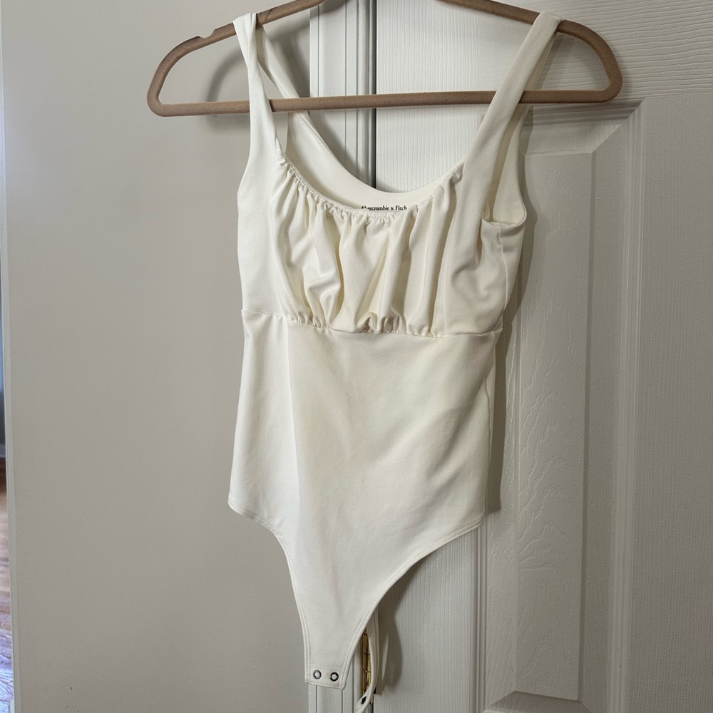Abercrombie & Fitch white Bodysuit 🐚🌊☀️